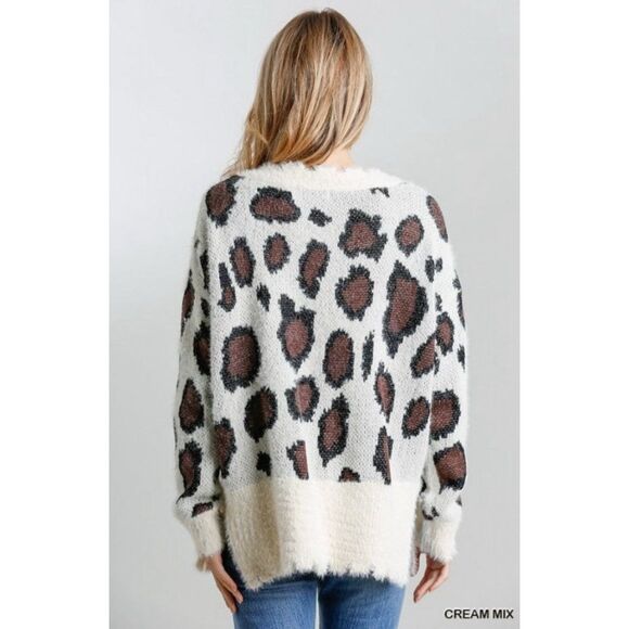 Umgee Fuzzy Leopard Sweater - Picture 2 of 12